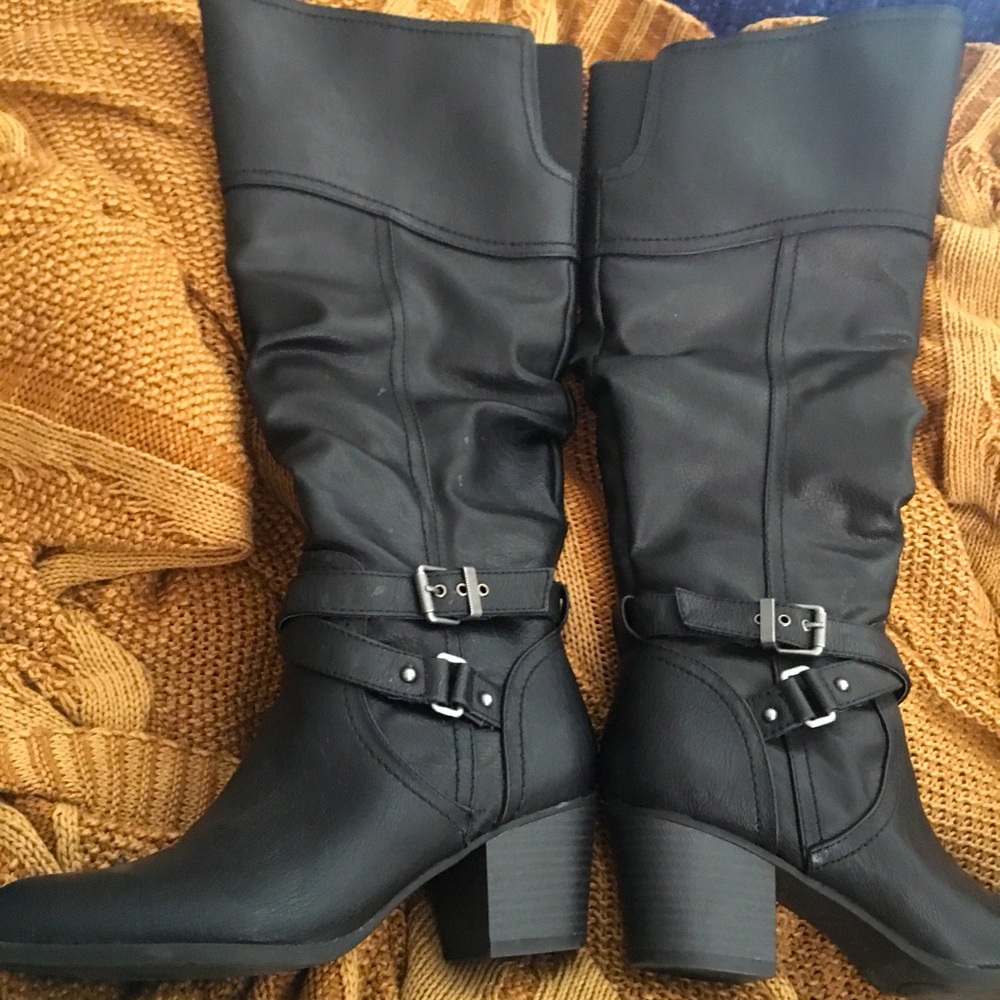 Boots size 7.5 black